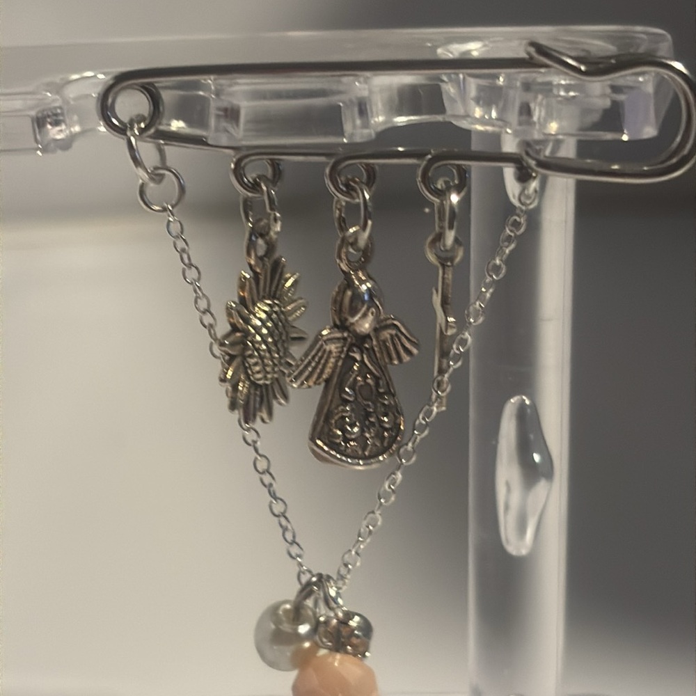 Pin Brooch - Picture 2 of 3